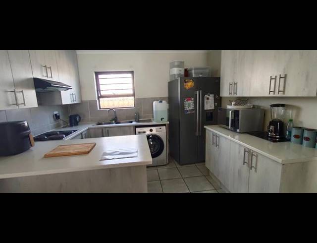 3 BEDROOM TOWNHOUSE FOR SALE IN CHANTELLE